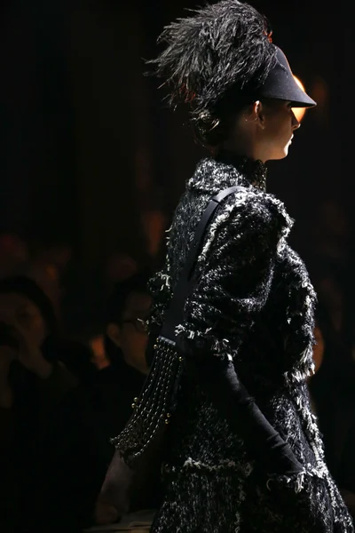 Look 18